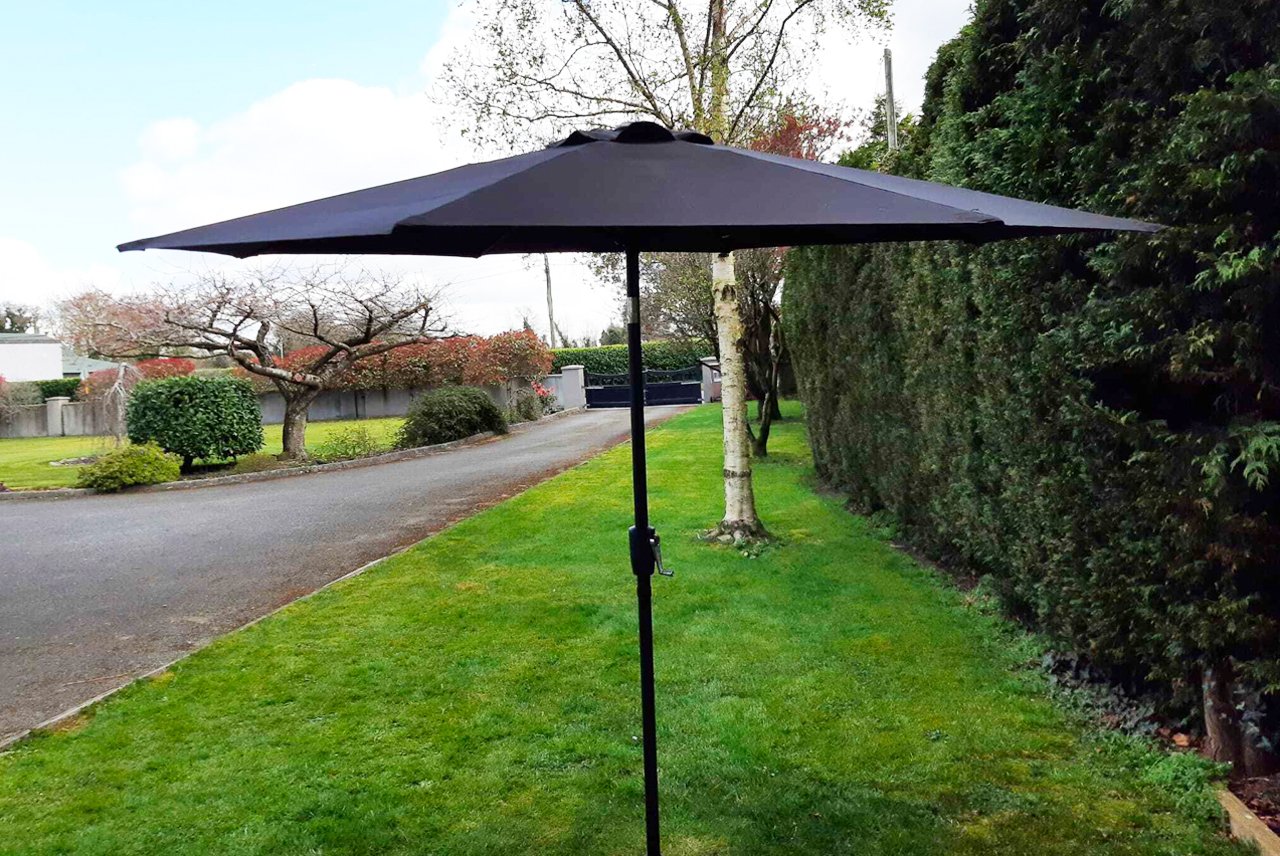 BLACK 2.7 METRE PARASOL WITH TILT & CRANK